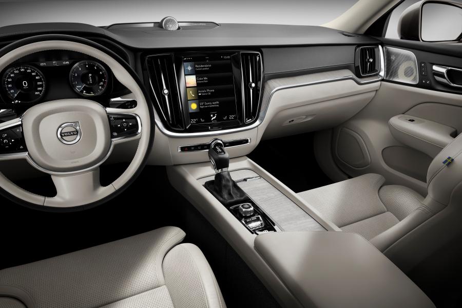 Торпедо Volvo S60 T6 Inscription 2018 года  (WW) (фото 30 из 65)